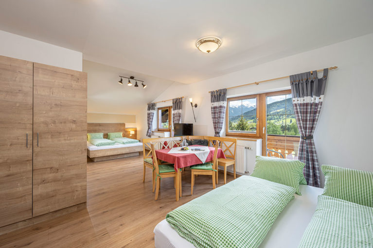 Landhaus Wolfgang Radstadt - gemütliche Zimmer mit Frühstück im Salzburger Land