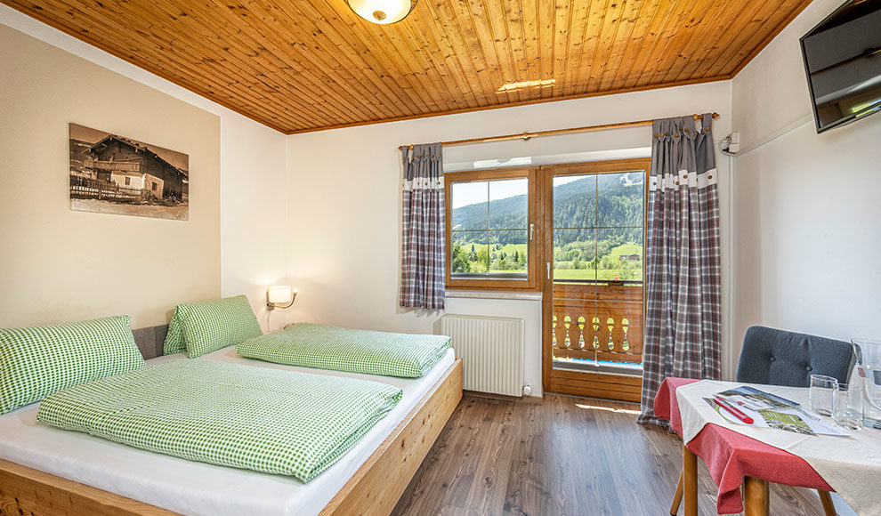 Gemütliche Doppelzimmer mit Balkon für Ihren Urlaub im Landhaus Wolfgang in Radstadt, Salzburger Land